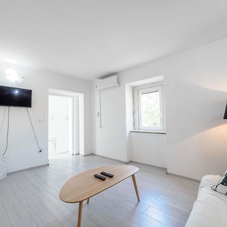 Apartments Nada ตรีบูนย์ ภายนอก รูปภาพ