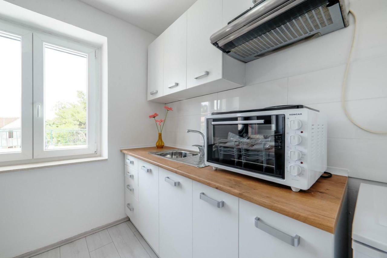 Apartments Nada ตรีบูนย์ ภายนอก รูปภาพ