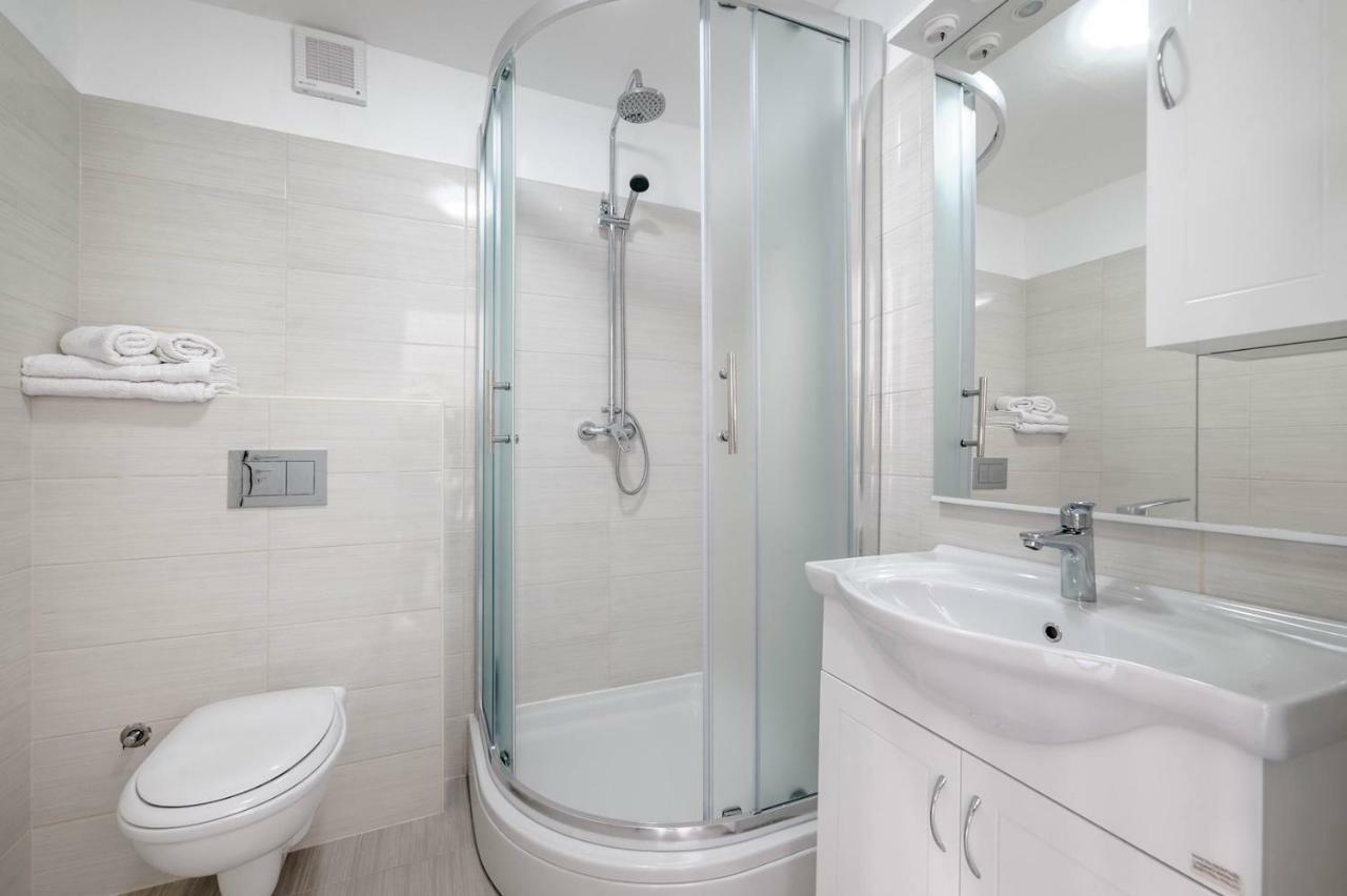Apartments Nada ตรีบูนย์ ภายนอก รูปภาพ
