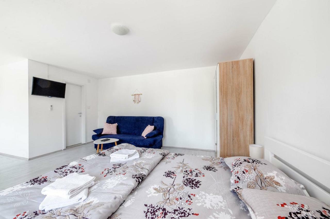 Apartments Nada ตรีบูนย์ ภายนอก รูปภาพ