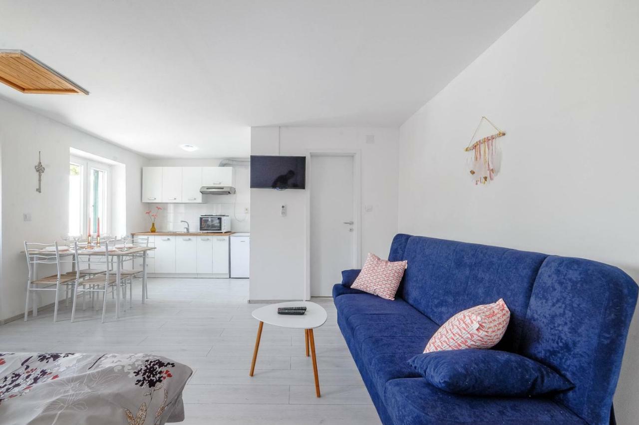 Apartments Nada ตรีบูนย์ ภายนอก รูปภาพ