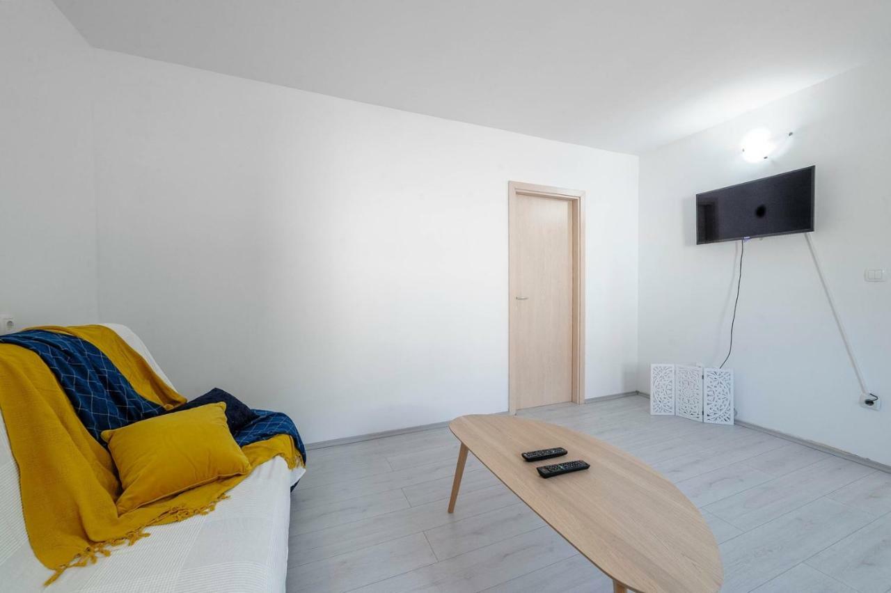 Apartments Nada ตรีบูนย์ ภายนอก รูปภาพ