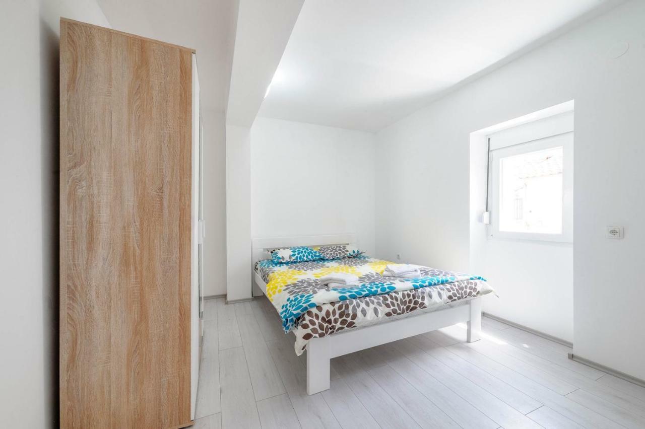 Apartments Nada ตรีบูนย์ ภายนอก รูปภาพ